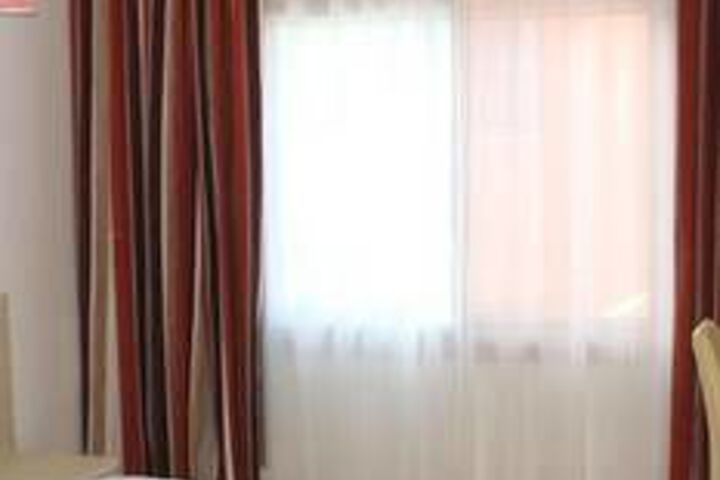 Room 14 of 34