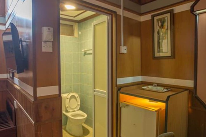 Room 14 of 27