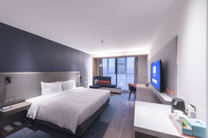 Room 12 of 33