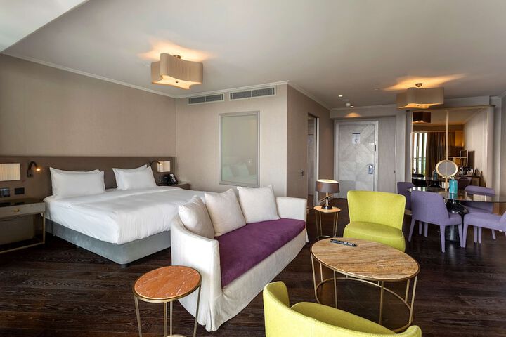 Room 29 of 153