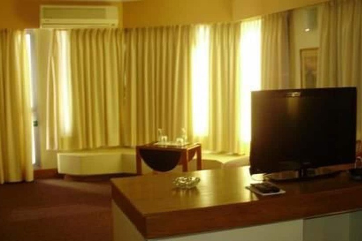 Room 14 of 33