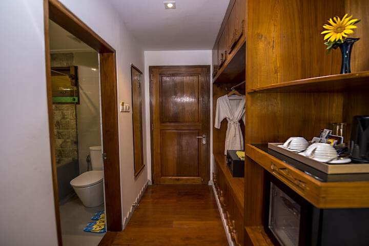 Room 12 of 46