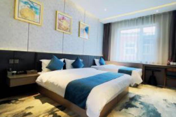 Room 14 of 16