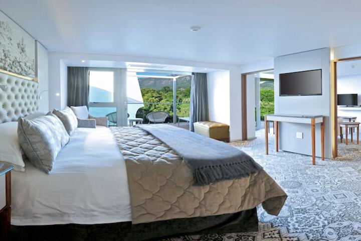 Room 2 of 108