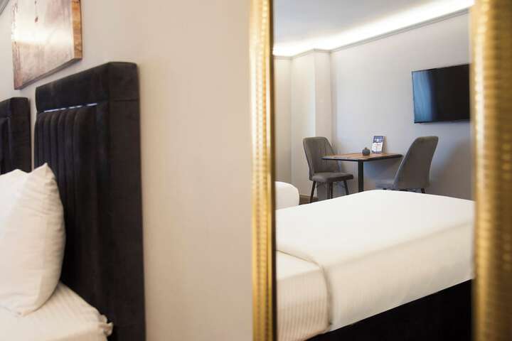 Room 73 of 106