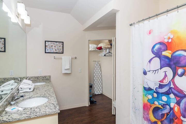 Room 17 of 40