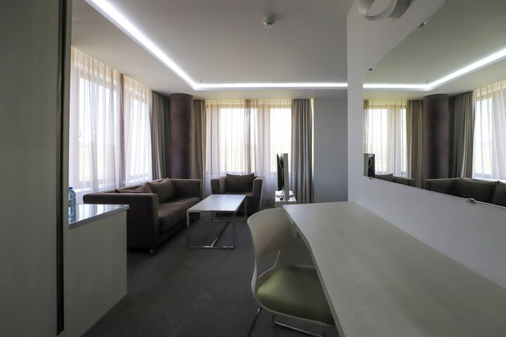 Room 25 of 62
