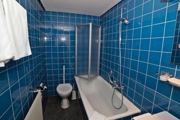 Room 15 of 62