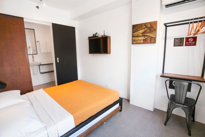 Room 17 of 40