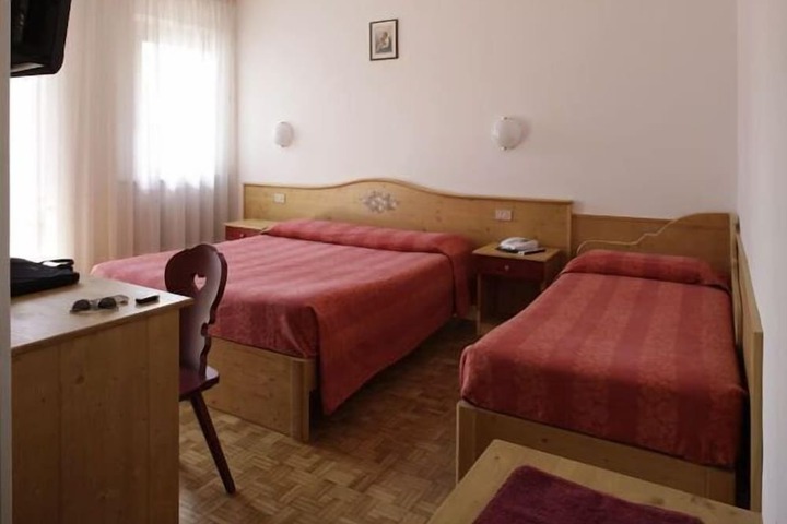 Room 6 of 43