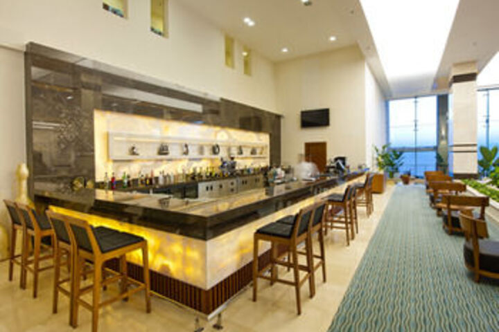 Lounge 21 of 48