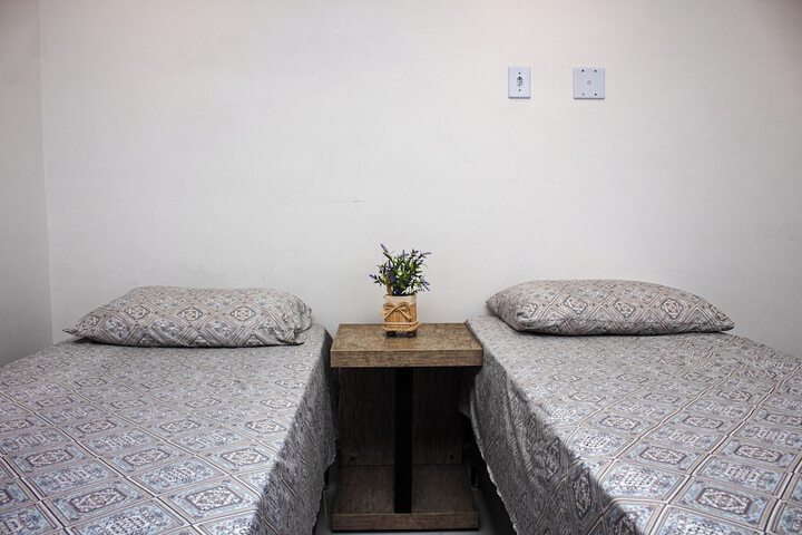 Room 10 of 32