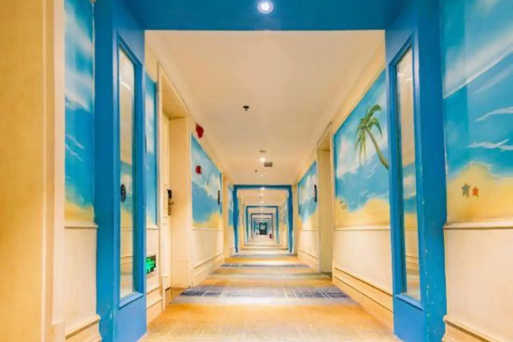 Room 4 of 8