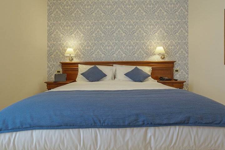 Room 6 of 78