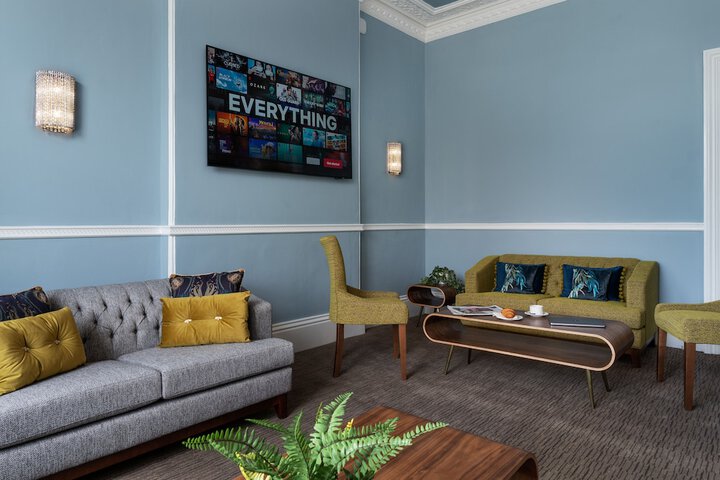 Lounge 67 of 73
