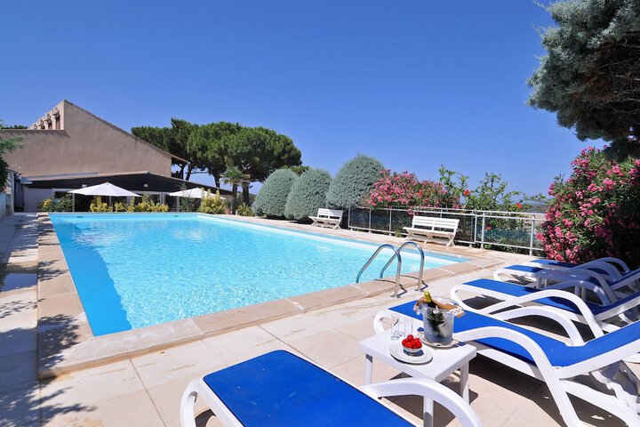 Pool Hotel