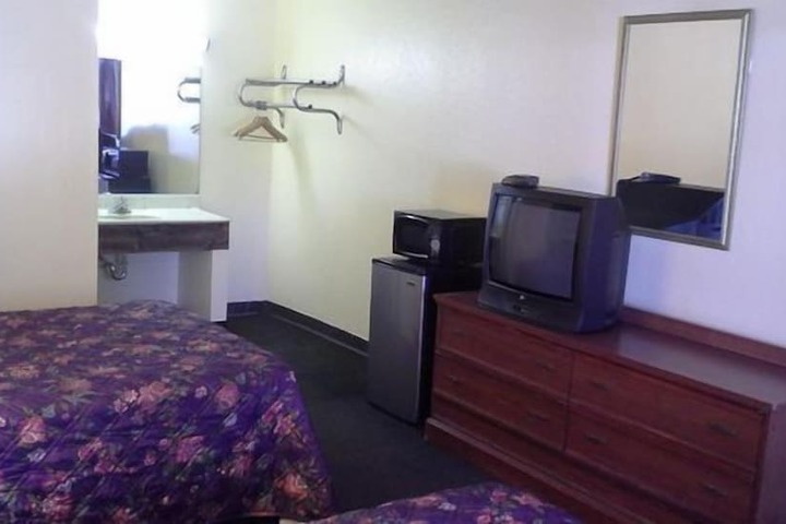 2 Double Beds (6 of 14)