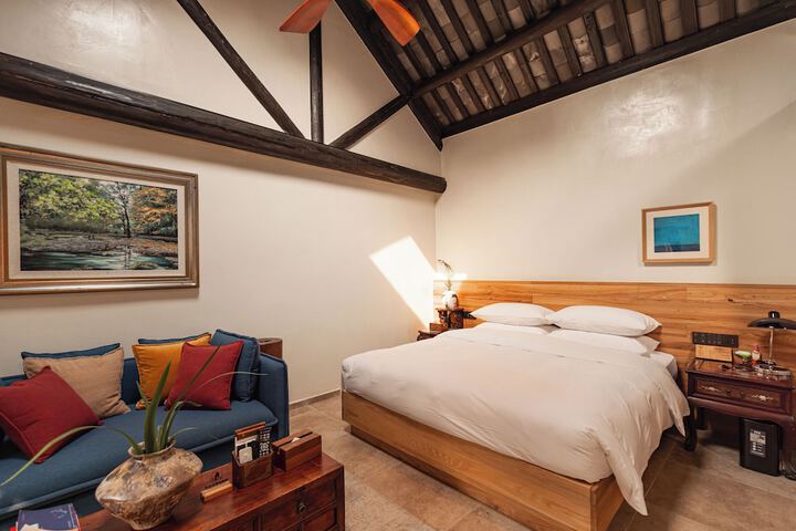 Room 25 of 147