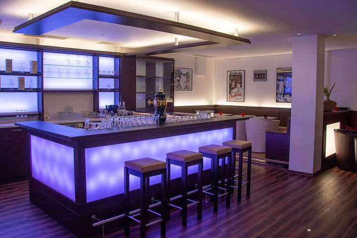 Lounge 52 of 69