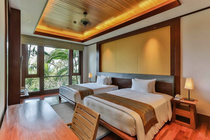 Room 6 of 35