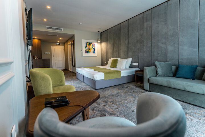 Room 4 of 52