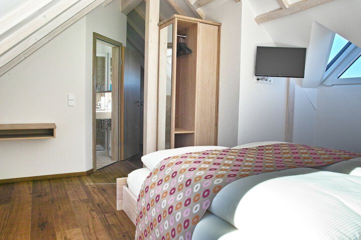 Room 5 of 53