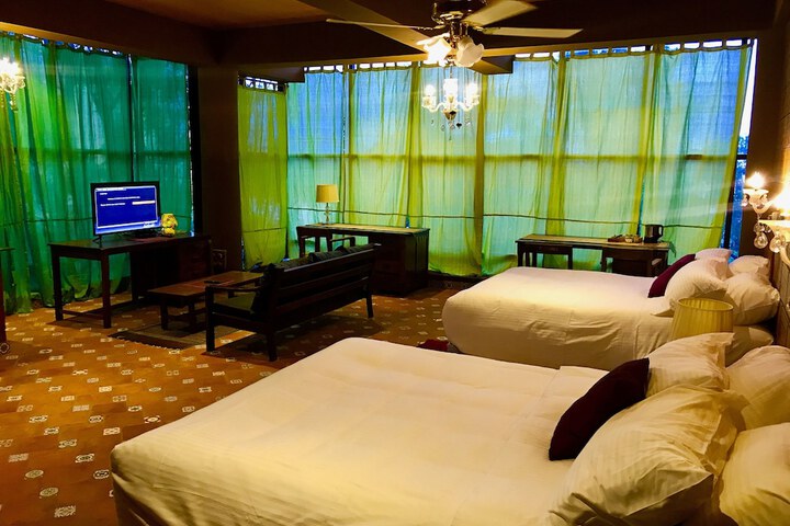 Room 4 of 61