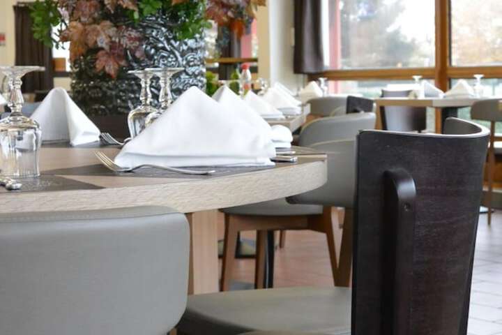 Dining 52 of 77
