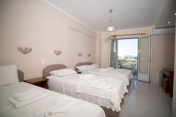 Room 5 of 92