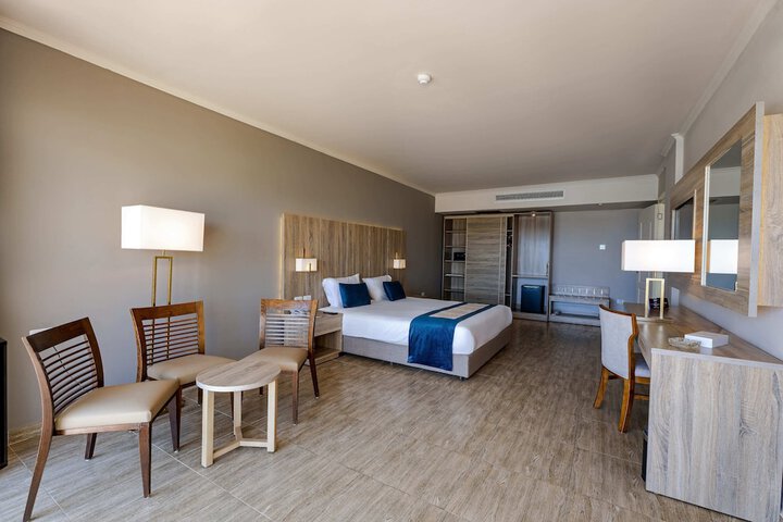 Room 36 of 204