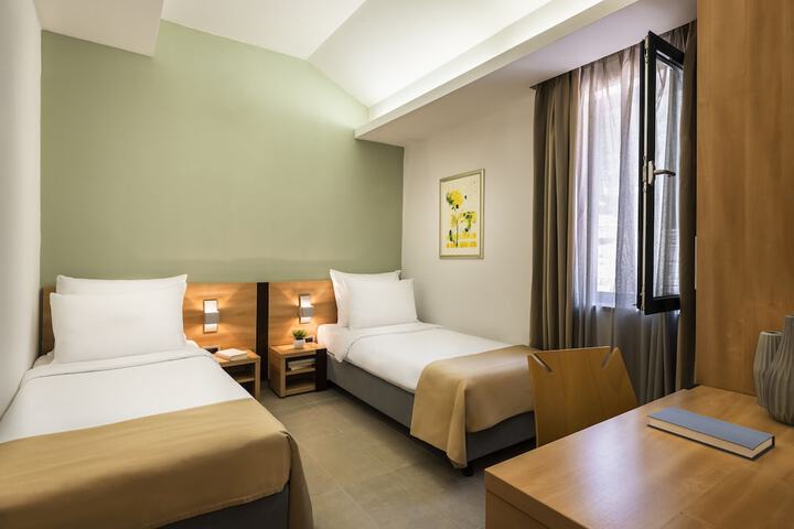Room 4 of 70