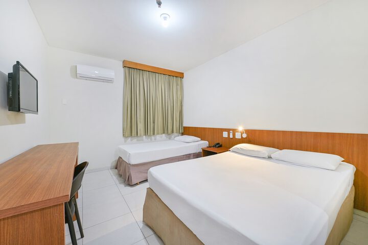 Room 10 of 32