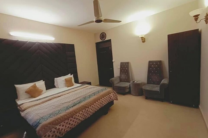 Room 15 of 21