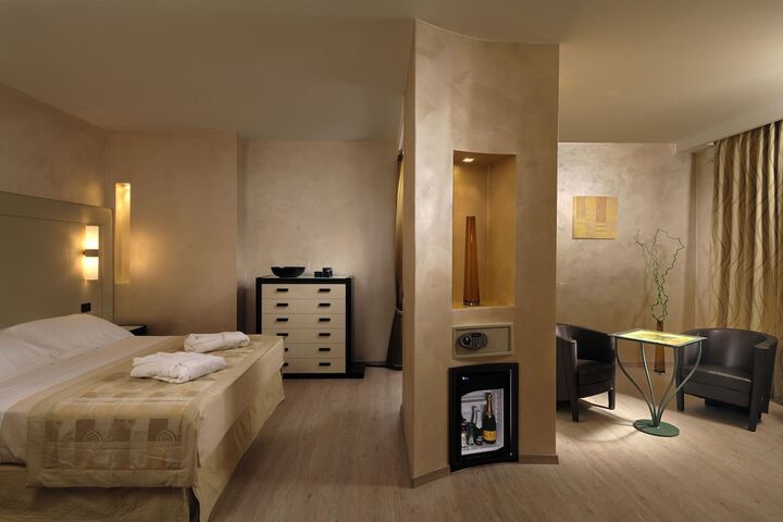Room 4 of 35