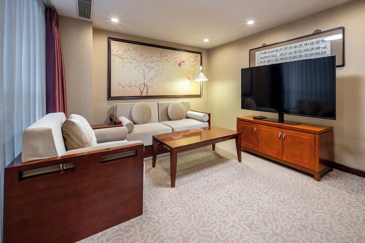Room 16 of 34