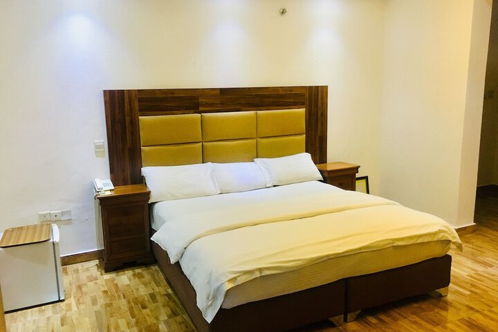 Room 13 of 38