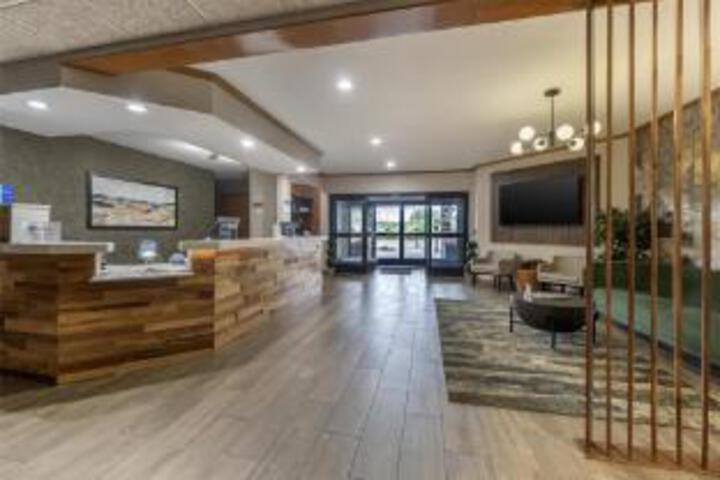 Entrance & Lobby