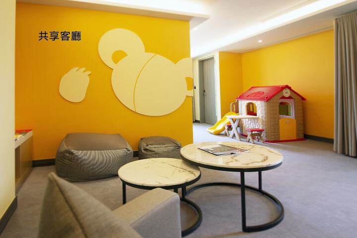 Room 28 of 60