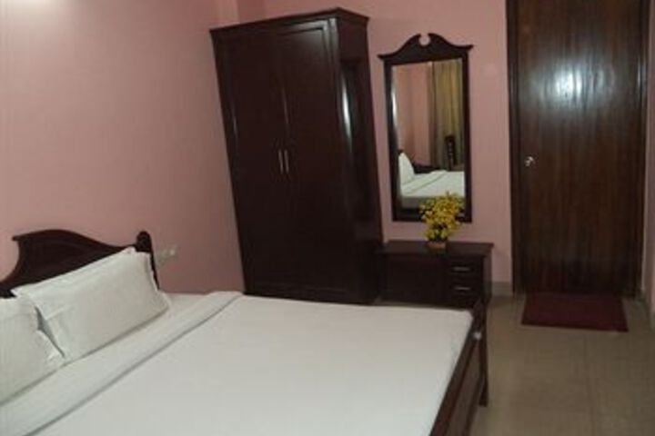 Room 5 of 13