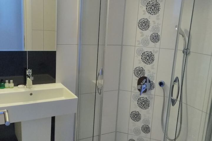 Room 12 of 21
