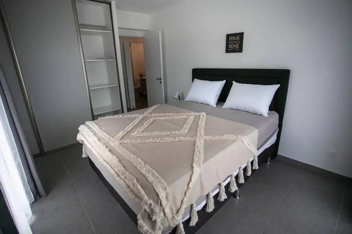 Room 2 of 16