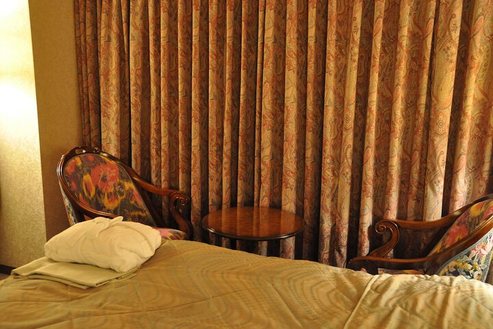 Room 17 of 49