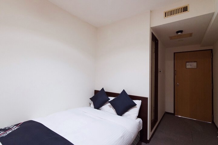 Room 9 of 100