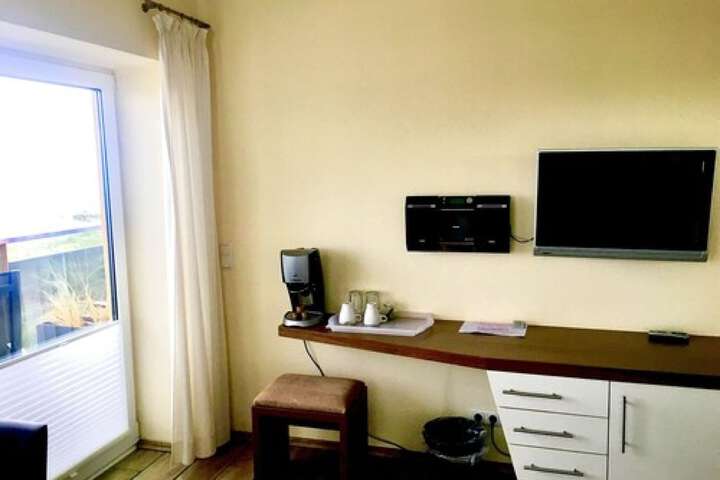 Room 33 of 187
