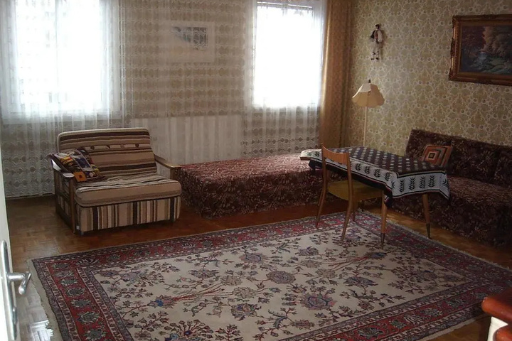 Room 2 of 8