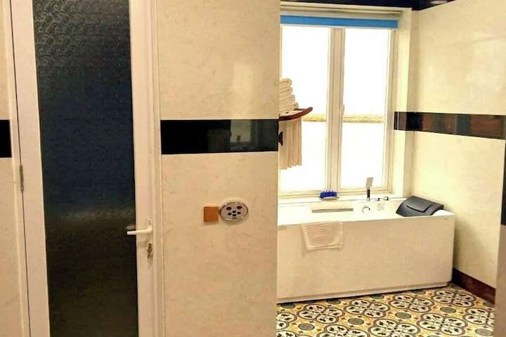 Room 74 of 129