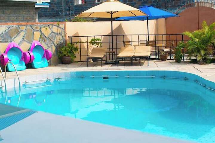 Pool 33 of 66