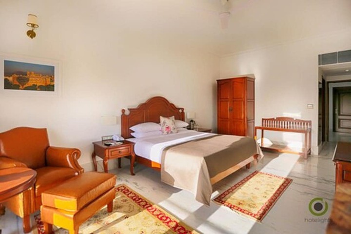Room 3 of 34