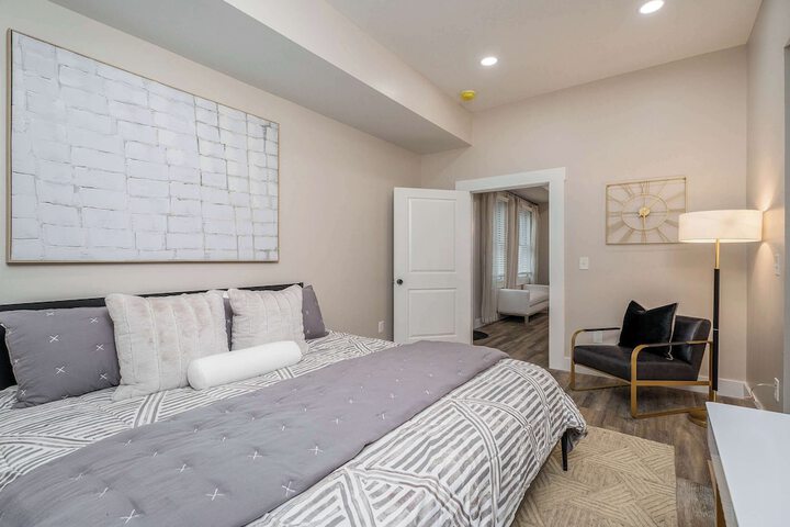 Room 5 of 33