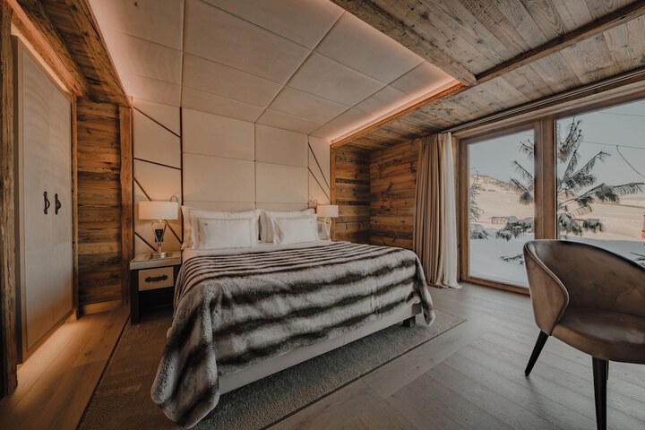 Room 4 of 67